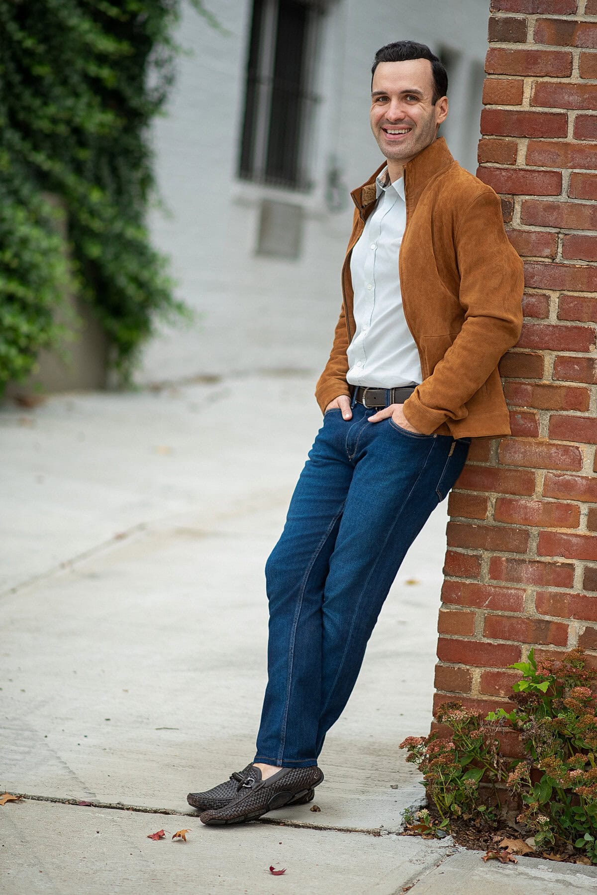 Full-length dating profile photo